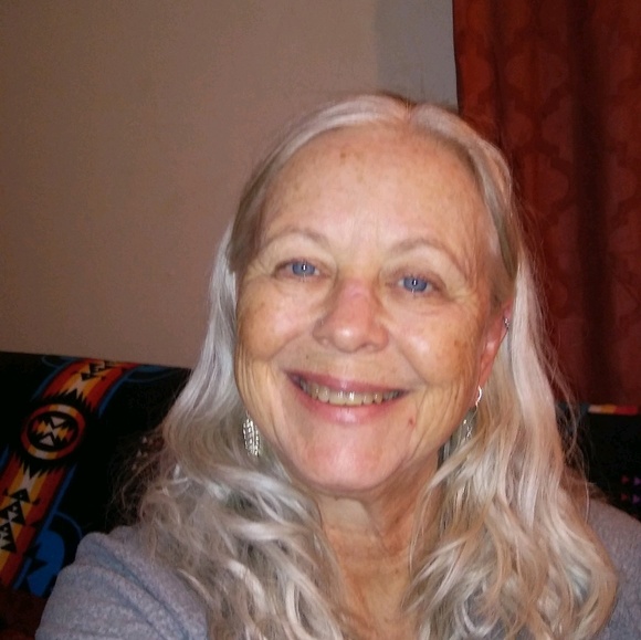 Meet your Posher, Dawna - Picture 1 of 1